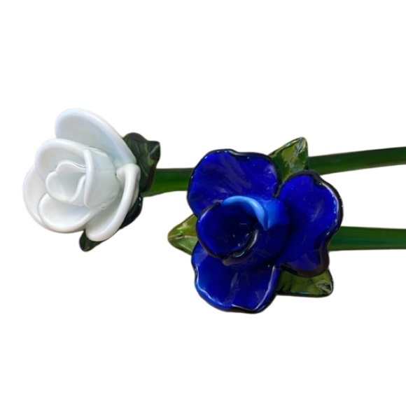 GLASS FLOWERS ⭐️ Mouth blown with long green stems